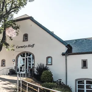 hotel-cornelyshaff.luxembourghotelsguide.com/